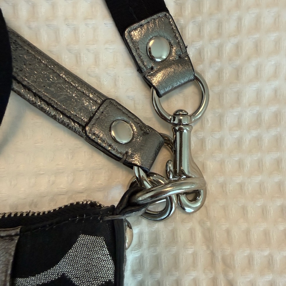 Coach Poppy Signature Lurex Groovy Shoulder Swing Bag Silver and Black Vintage - Picture 4 of 12